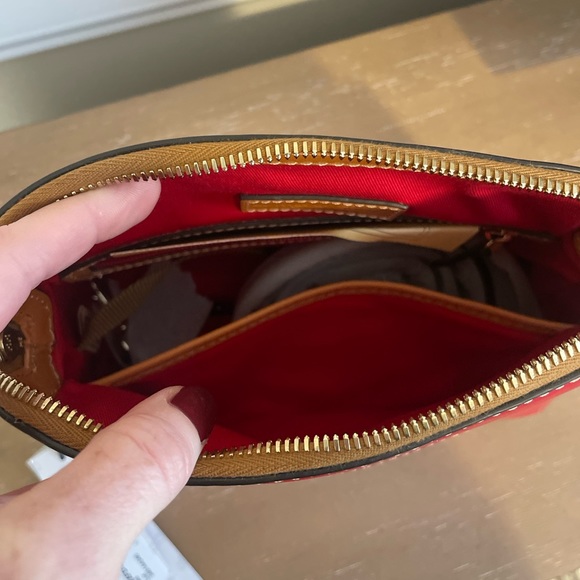 Red Cameron crossbody Dooney & Bourke - Picture 4 of 9